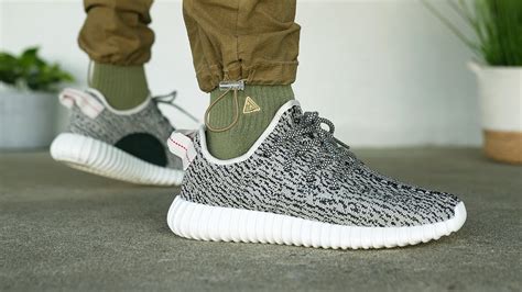 yeezy turtle dove on feet